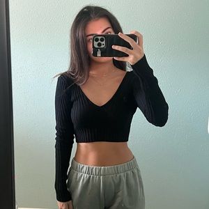Black long sleeve crop